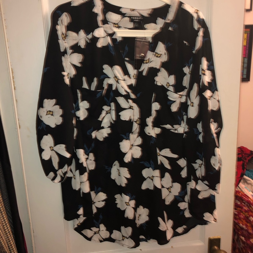 Torrid Black and White 3/4 Sleeve Blouse with Mandarin Collar